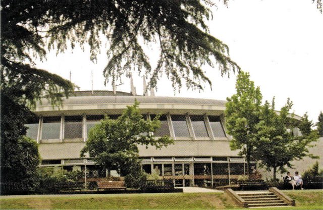 colm_nolan's tweet photo. @Cobylefko Bourne Hall Library in Ewell. The space saucer library! https://t.co/qMvzqXR9Ok
