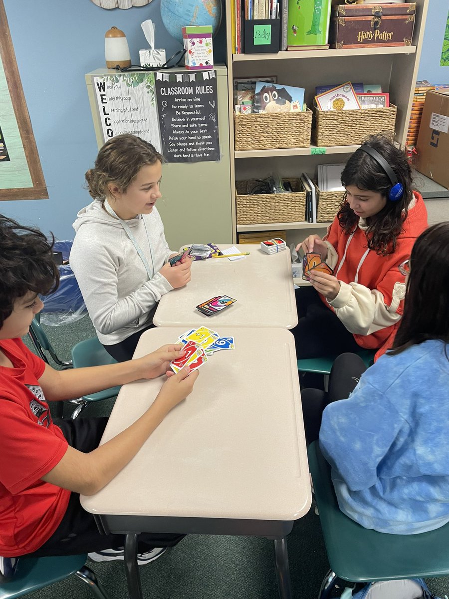A little family game time! <a href="/EubanksDragons/">Eubanks Intermediate</a> #HappyThanksgiving #itsagreatdaytobeadragon