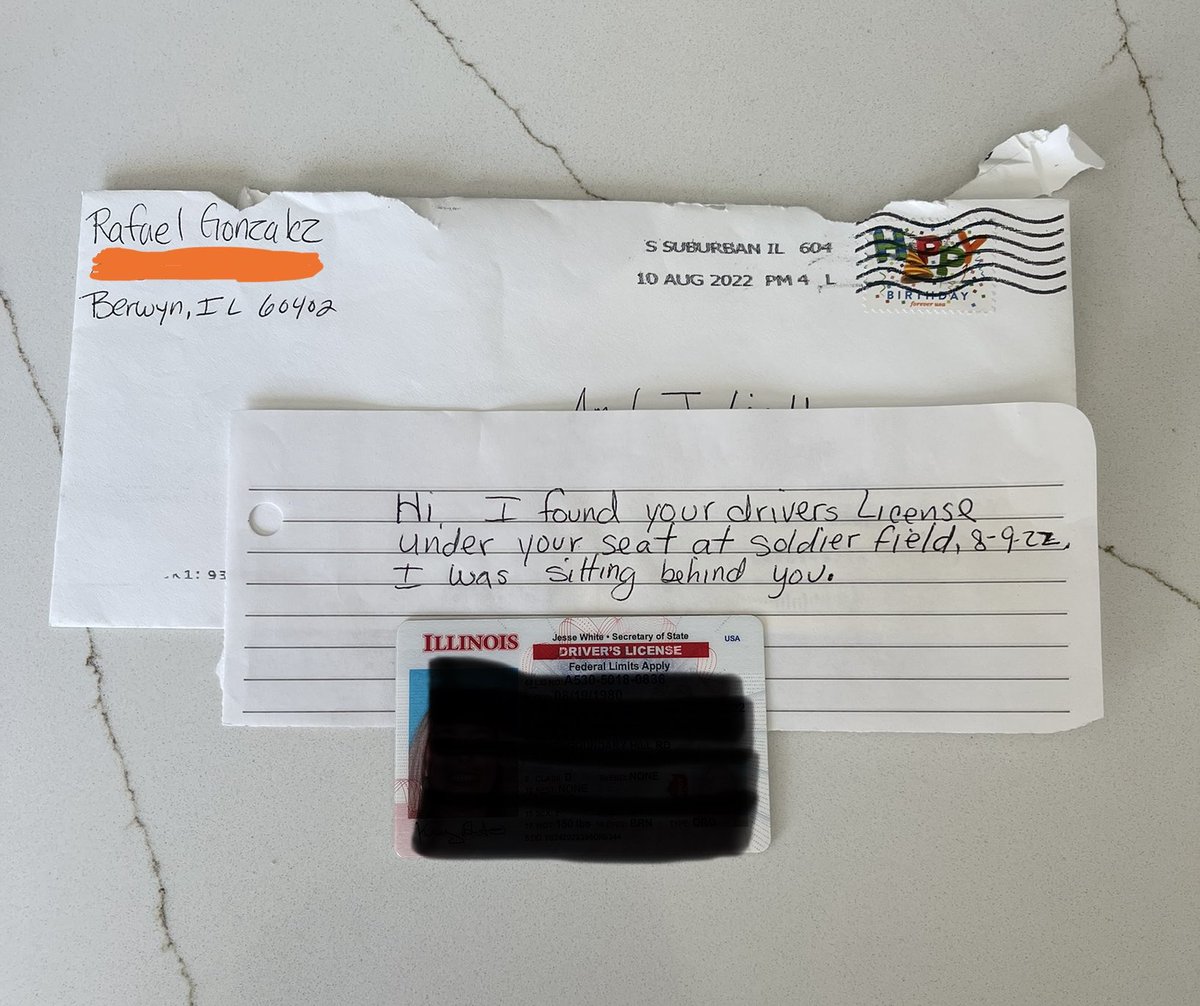 I always knew ⁦<a href="/ChicagoBears/">Chicago Bears</a>⁩ had the best fans but this just solidifies it!! Thanks Rafael!! ⁦<a href="/ChicagoBears/">Chicago Bears</a>⁩ can we get him some tickets for his kindness? 🙏👍 #chicagobears #bearsfans