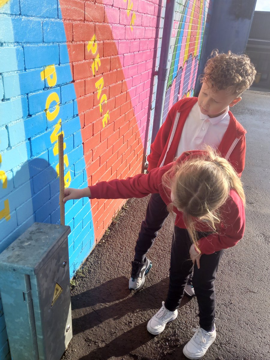 gwyrosydd2018's tweet photo. Is it more than or less than a metre? Then we were able to convert into cm and mm 🙂
@SchoolGwyrosydd #gspNUM https://t.co/wtgj3elKzs
