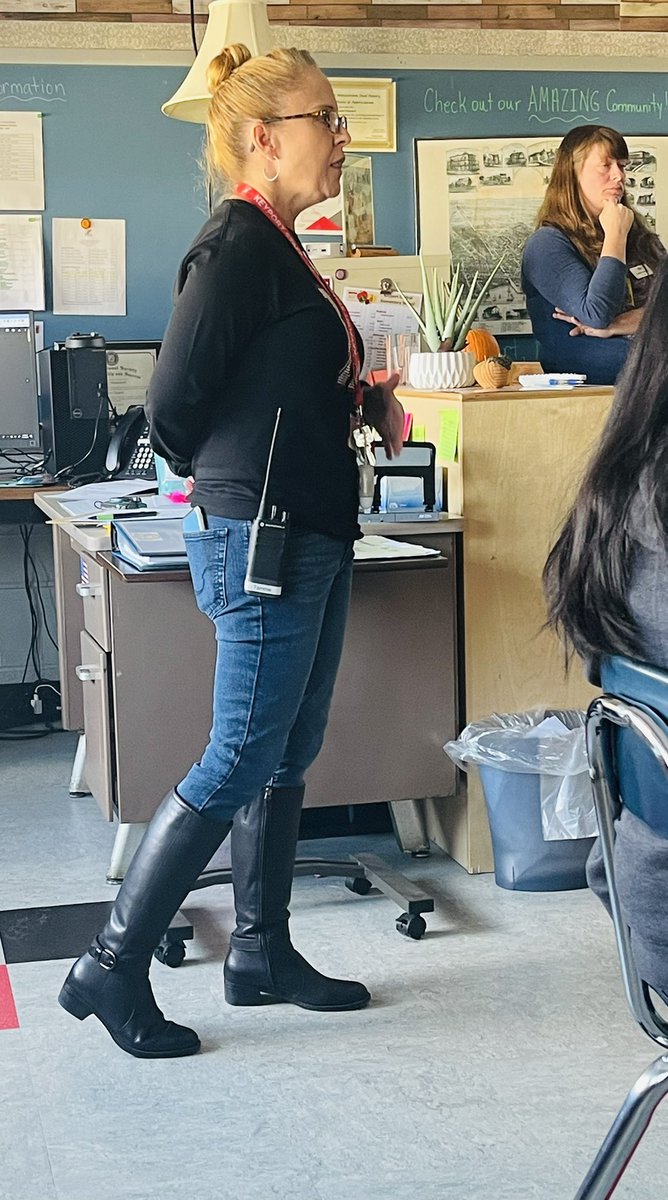 KSD_Curriculum's tweet photo. Big things happen with great community partnerships! Our grade 7 and 8 crew at KCS will craft a budget, make a plan, and design their space @keyportlibrary with the help of Ms. Kotzas and Ms. Manganelli (@TManganelliKPSD)! #GreatIdeas #CoolSpaces #StayTuned 📚 https://t.co/oSayEUp8jy