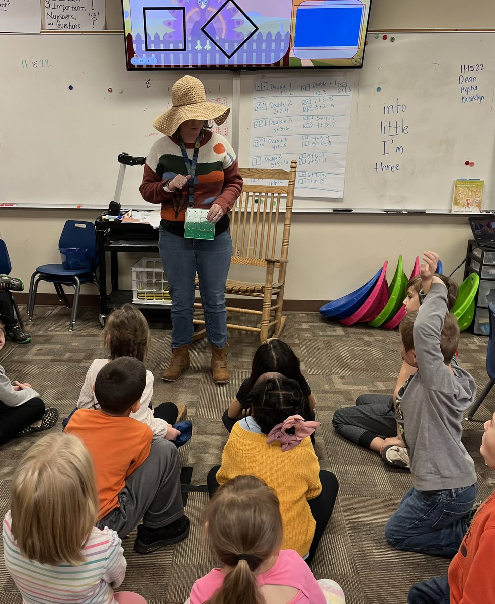 MrsZeigler's tweet photo. 1st graders @PrairieViewES were so excited to explore 2D shapes with the geoboards! Can’t duplicate the learning that occurs with hands on exploration in math class! @NorthwestMATH #IamNISDmath https://t.co/iQV3lbtHFw