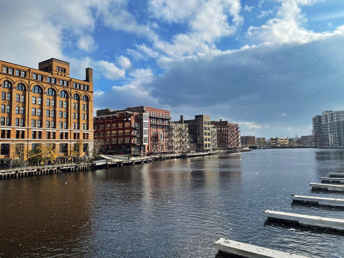snow flakes in the <a href="/ThirdWardMKE/">Historic Third Ward - Milwaukee</a> 📸