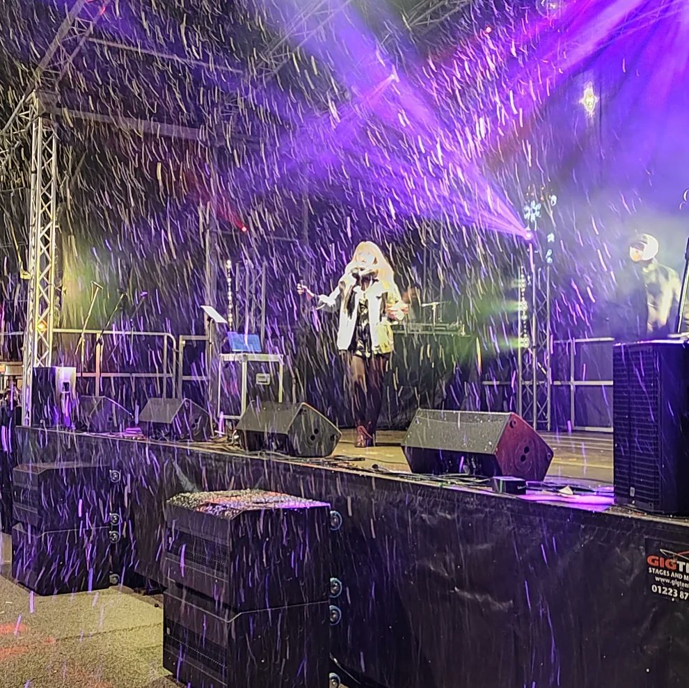 Newmarket celebrated its Christmas Lights Switch On this evening, and what a turn out 🎄🎄 Congratulations to all involved, now let's the get the festive season started.

#NewmarketLights #LightsSwitchOn #ChristmasLights #SwitchOn #LoveNewmarket #Newmarket #NewmarketSuffolk