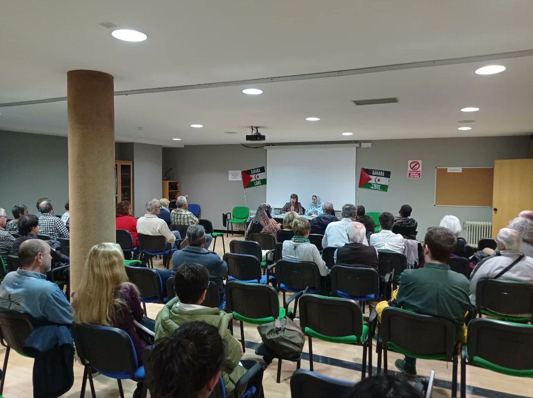 "El pueblo ayuda al pueblo"
Desgarrador testimonio de Fatma ElGhalia Bidalla contándonos la situación de la mujer y su lucha en el Sáhara Occidental.
<a href="/vivemiranda/">Vive Miranda</a> <a href="/burgosaharaui/">Asociación Burgalesa Amigos del Pueblo Saharaui</a> <a href="/vivirmiranda/">Vivir Miranda</a>
#saharalibre #saharaoccidental #burgosaharaui