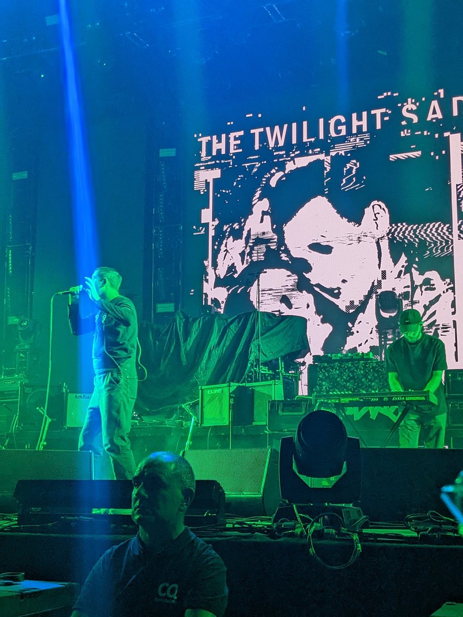 @thetwilightsad 
Wonderful on stage,what a voice ,what a band! 🔥🔥🔥