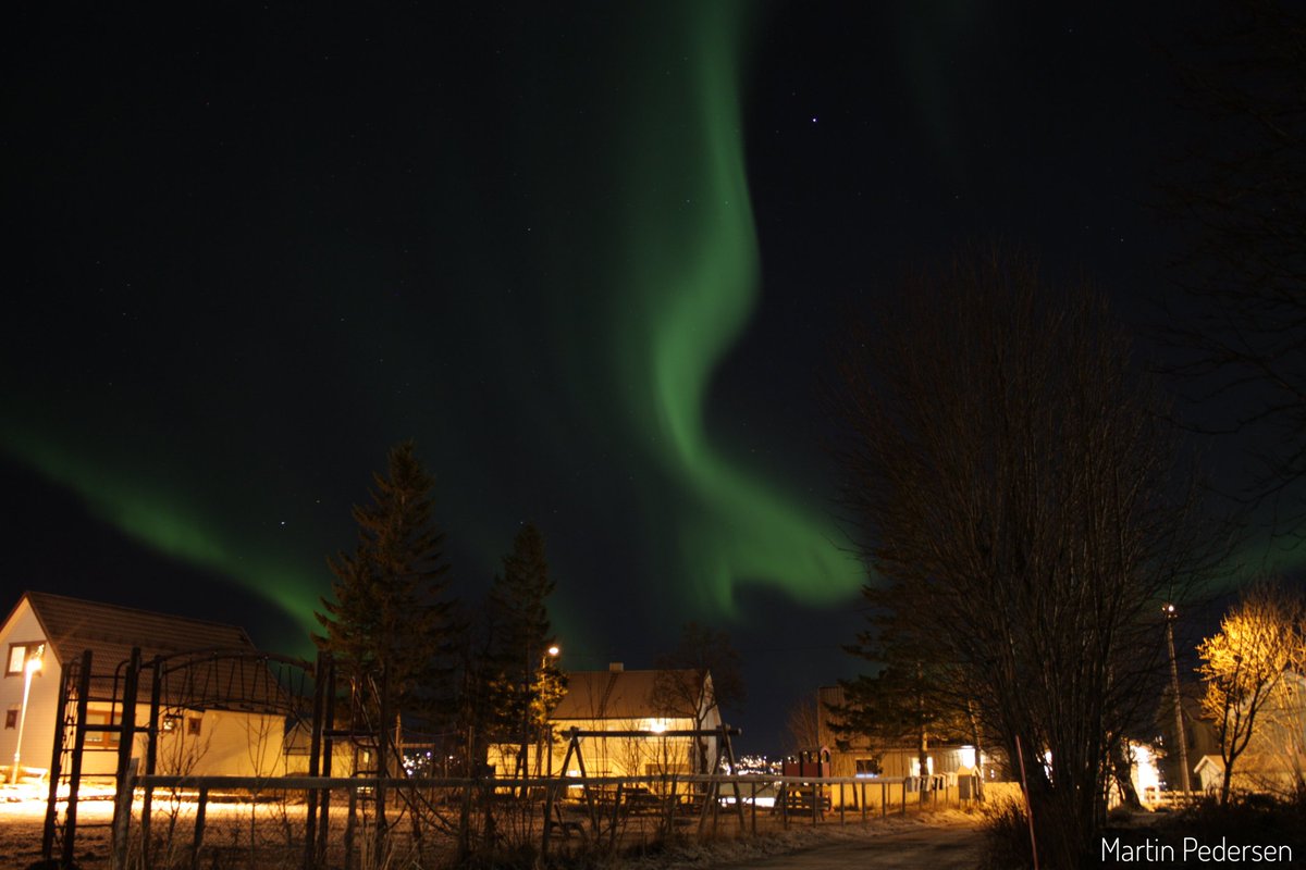 MartinP140387's tweet photo. Tromsø by night. 
#Auroraborealis #northernlights #StormHour #canonphoto #Tromsø https://t.co/8yqQko1F3X