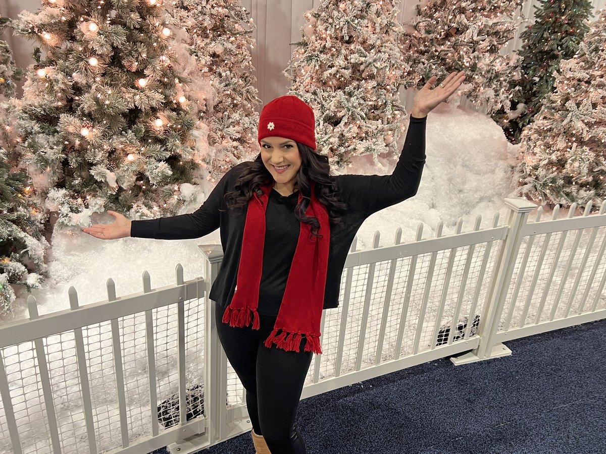lexjuareztv's tweet photo. #sappypost This morning was the first time I’ve worn this beanie/scarf on air. It was my grandmothers, and I limit how much I wear it because it still smells like her 🥹 she loved her some Christmas trees ❤️ https://t.co/iBDUdrLCuL