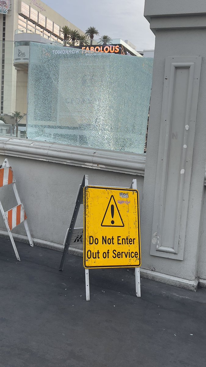 gefarrell's tweet image. Some Pedestrian Overpass panes just can't handle #vegas #vegasnerd #humor