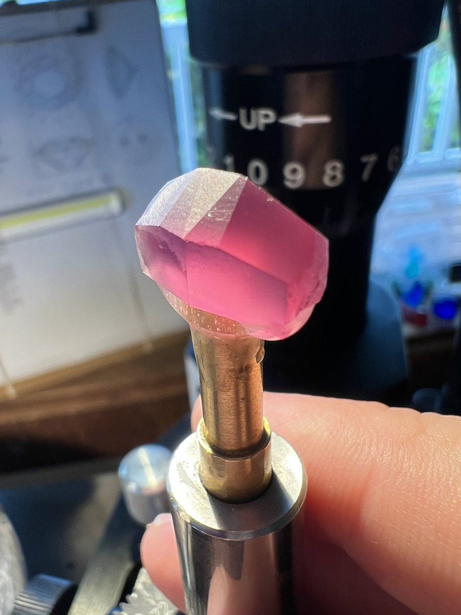 Happy #facetingfriday! Here’s an umbalite garnet I’m currently working on. Check the intense pinkness! #jewelry #gemstones