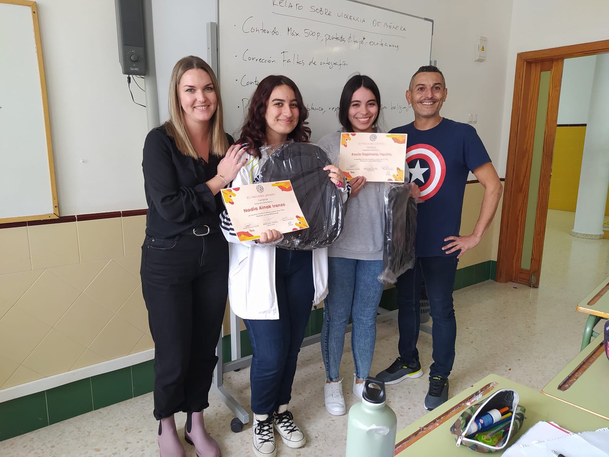 Hoy se han entregado los premios del concurso #LaMujerMisteriosa de octubre. 
Las 5 ganadoras son alumnas de 2ºESO, y, además de un diploma y una mochila para cada una, han conseguido una excursión para sus grupos. ¡¡Enhorabuena a todas!! #MLinnicia #MLigualdad