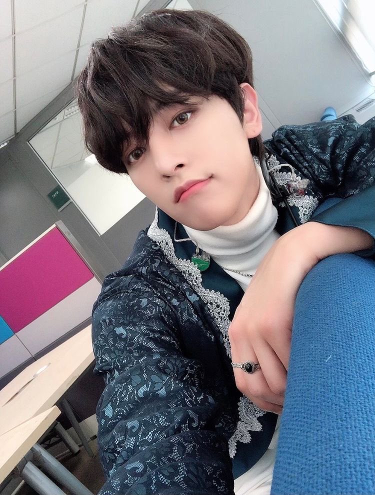 youngjo_zone's tweet photo. Thank you for making me smile and for smiling along with me.

Thank you for being who you are and for helping me be me.

Thank you for each day and night, and for always..

#RAVN #레이븐 
#영조 #김영조
#レイブン #ヨンジョ https://t.co/7TPXF62JSf