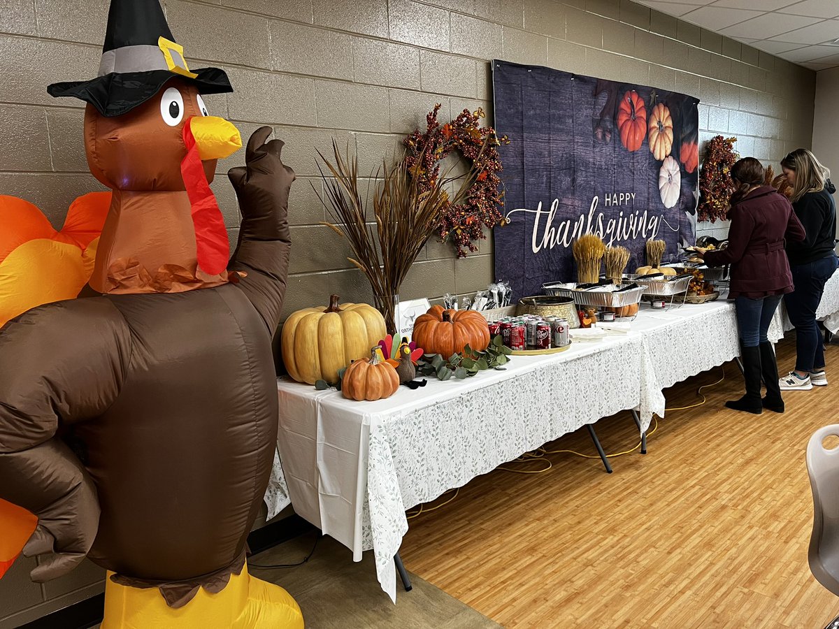 JoyceAguilar23's tweet photo. Lunch was soooo yummy today! Thankful for a wonderful @JenksPta and Texas Orthodontic Specialist! 🥰🦃 #mjejags https://t.co/SANIdKnn5f