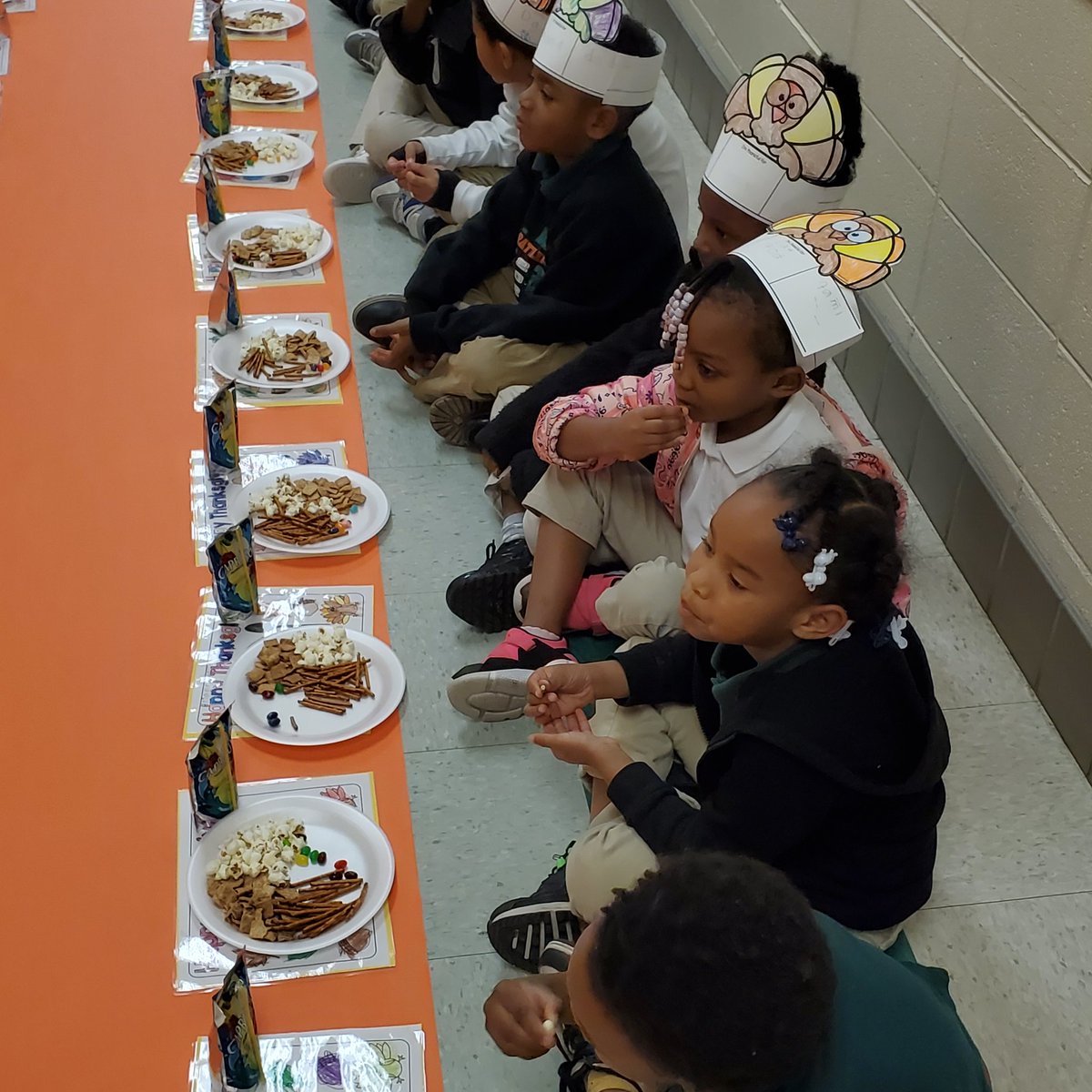 @JohnWillDragons Kindergarteners reenacted A Charlie Brown Thanksgiving! @DeidreJeffers72 @phaedratfox @MobilePublicSch #WeAreRelentless #LearningLeading #TogetherIsBetter #HappyThanksgiving