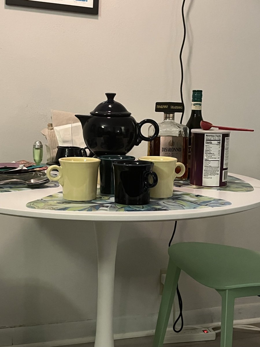Dreadkiaili's tweet photo. @maureenjohnson You can come to knit night at my house. Tea, hot chocolate, booze to pour into hot chocolate. https://t.co/L2TQ5bItU9