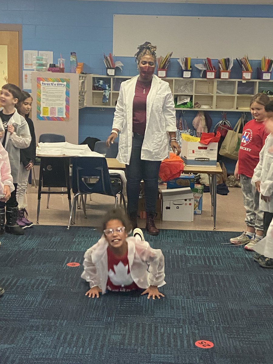 CagneyElayna's tweet photo. Nothing brings me joy like hyping little kids up 😂😂😂 I swear they make this journey so worth it @NerdsquadI #whitecoatceremony #nerdaroundandfindout https://t.co/H8w8SVudIj