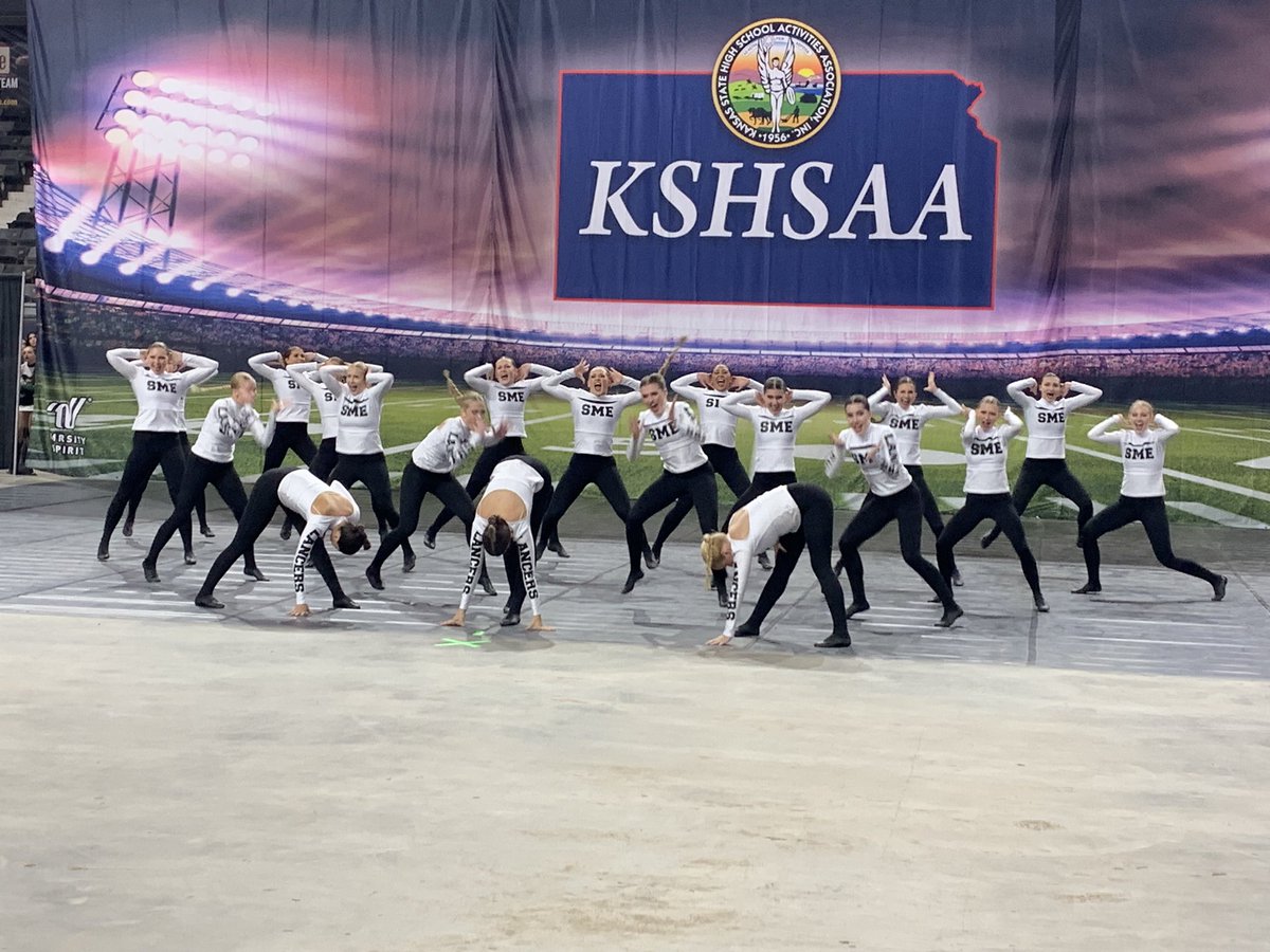 KSHSAA's tweet photo. Class 5A and 6A with outstanding performances at Dance Spirit Showcase #GameDay https://t.co/nRiZBcCa6v