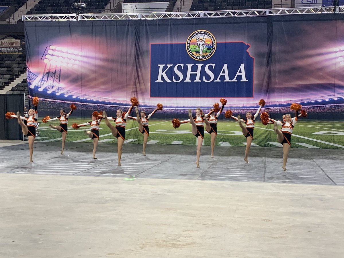 KSHSAA's tweet photo. Class 5A and 6A with outstanding performances at Dance Spirit Showcase #GameDay https://t.co/nRiZBcCa6v