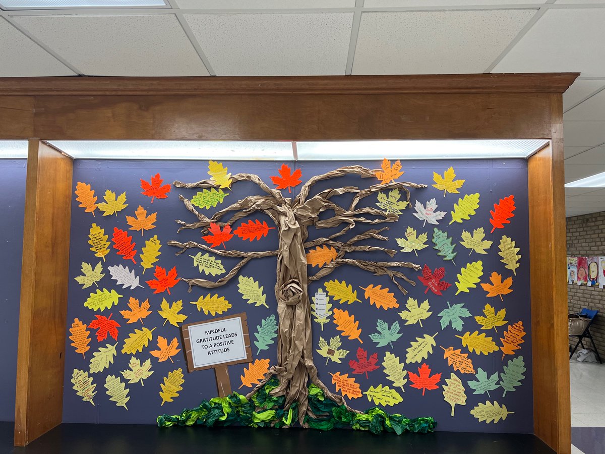 ms_buffaENL's tweet photo. This year, service providers asked each faculty member to pick a name out of a jar and write why they are thankful for that person at WO. Special thanks to @RachelCrognale for creating our tree! https://t.co/tXa3aJCyzq