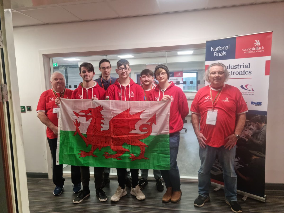 World Skills Uk competitors proud to fly the flag.
A great week on Blackpool at the WSUK Industrial Electronics National final.<a href="/ISEinWales/">Inspiring Skills</a> <a href="/GowerCollegeSwa/">Gower College Swansea</a> <a href="/worldskillsuk/">WorldSkills UK</a>