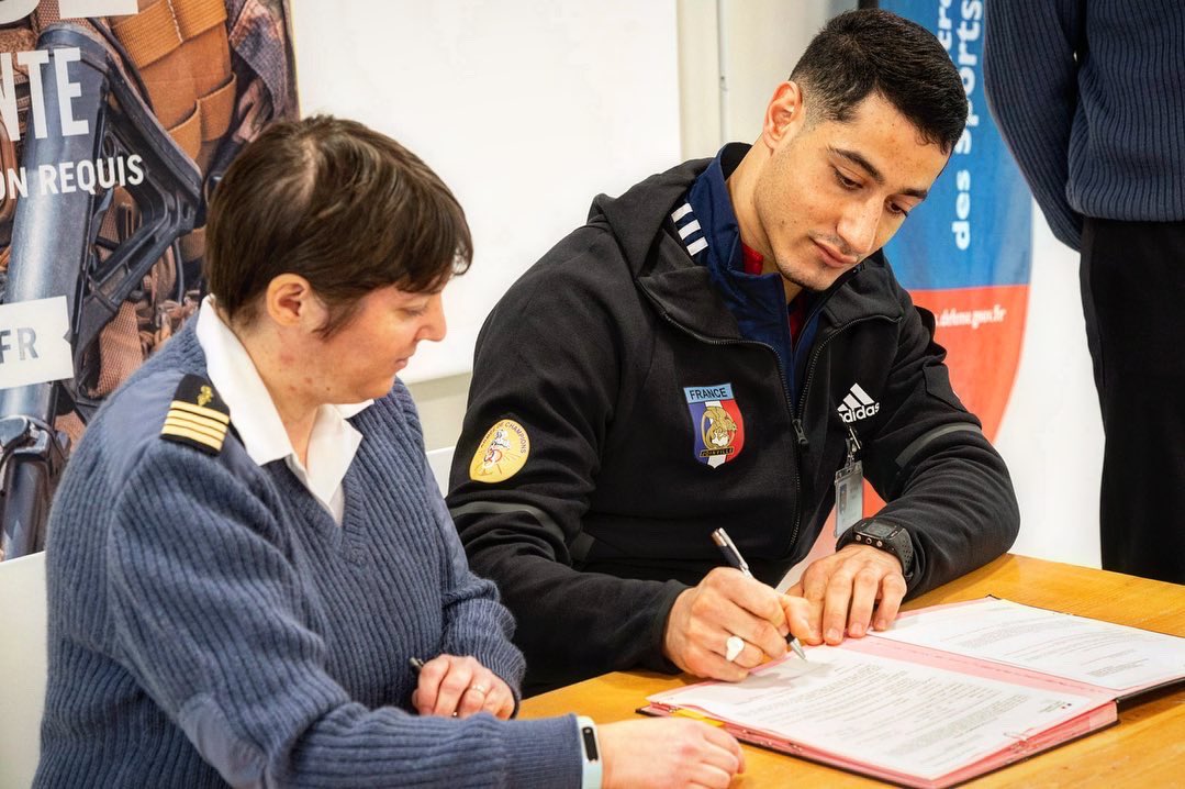 Quelle fierté d’intégrer l’armée des champions, dans le bataillon de Joinville 🫡
Fier également de faire parti de cette belle et grand famille ! 🔥
Un grand merci à @sportsdefense  @efmbataillondejoinville et la @ffcyclisme de leurs confiance 🙏🏼
•
#armeedeschampions#armeedelair