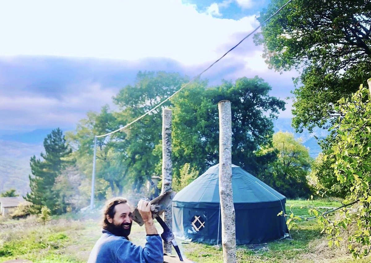 Ezio in front of the new yurt, a collaboration project, in the endless Abruzzo Autumn. #yurts #yurta #yurteitalia #majellamagic