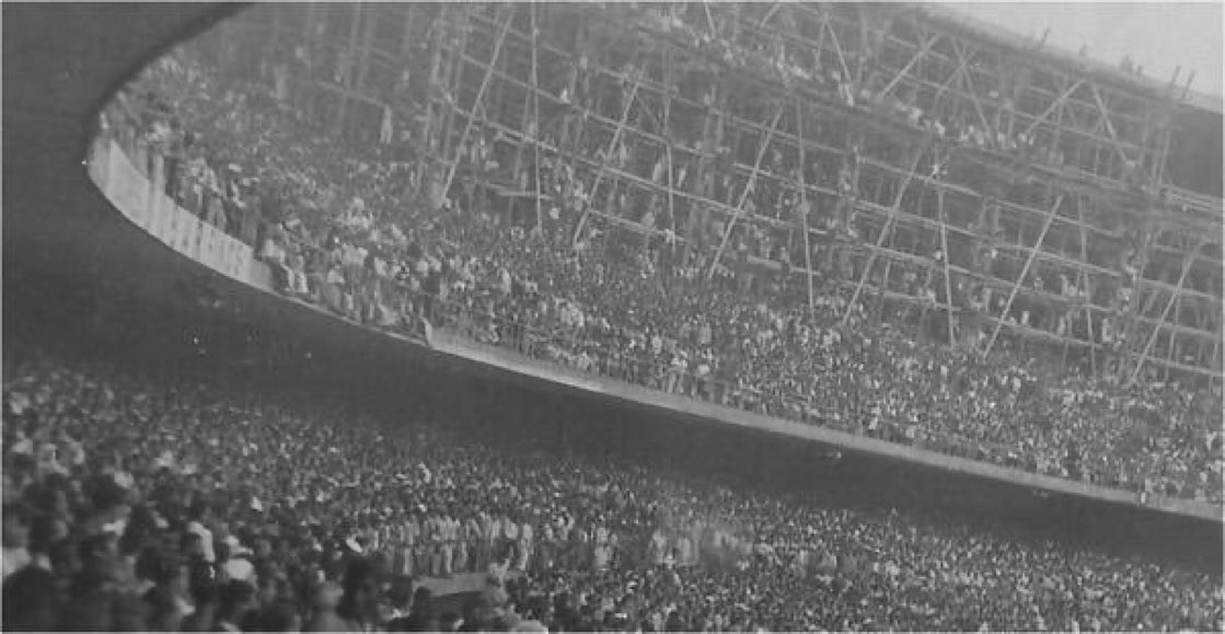 200,000 fans fill the unfinished Maracana for the opening game of the 1950 World Cup in Brazil #WorldCup2022