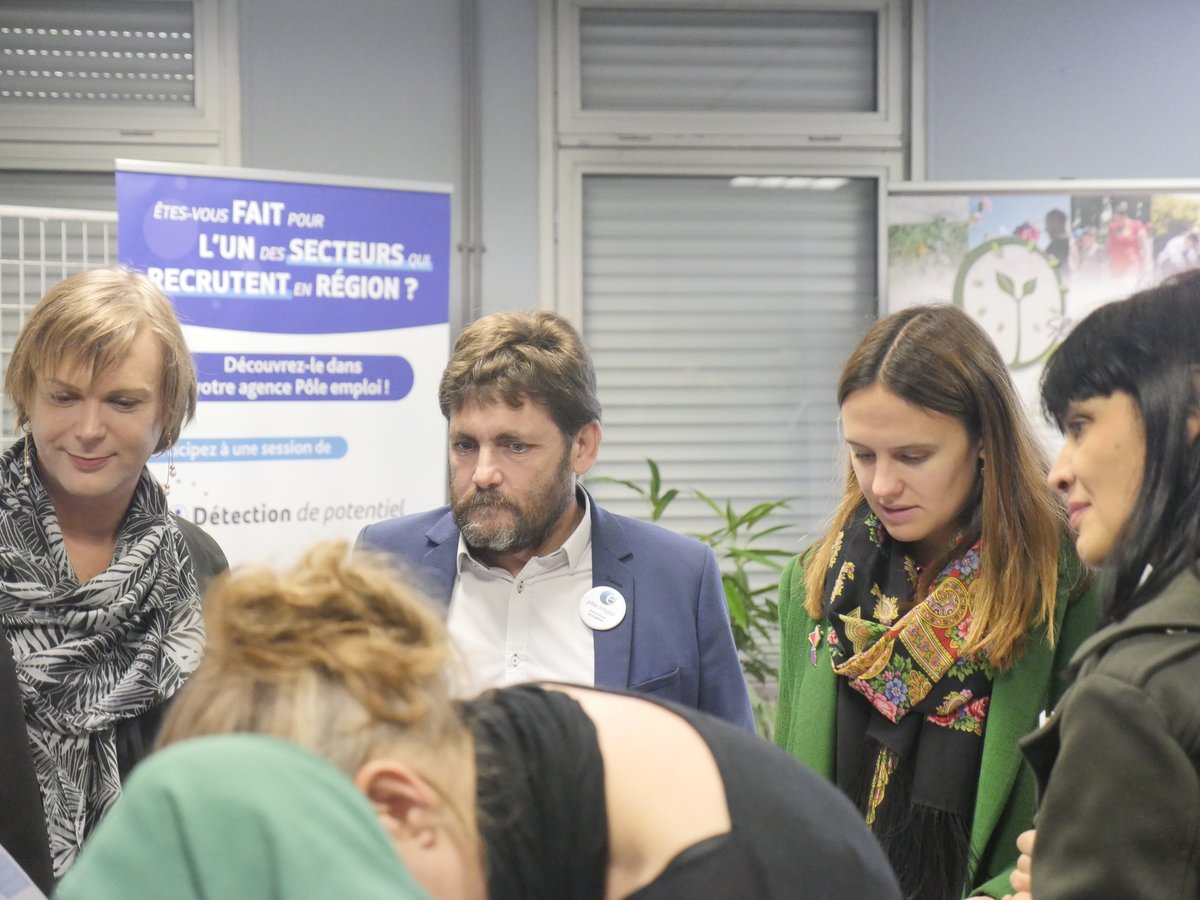 #poleemploi #Avignon <a href="/mlgrdavignon/">Mission Locale Jeunes Grand-Avignon</a> et <a href="/Avenir84/">Visan</a> Avignon ont permis à 350 demandeurs d'emploi , 20 employeurs, 10 organismes de formation de se rencontrer sur les quartiers nord. Ateliers sur les compétences et détection de potentiels ont également été au rendez-vous.