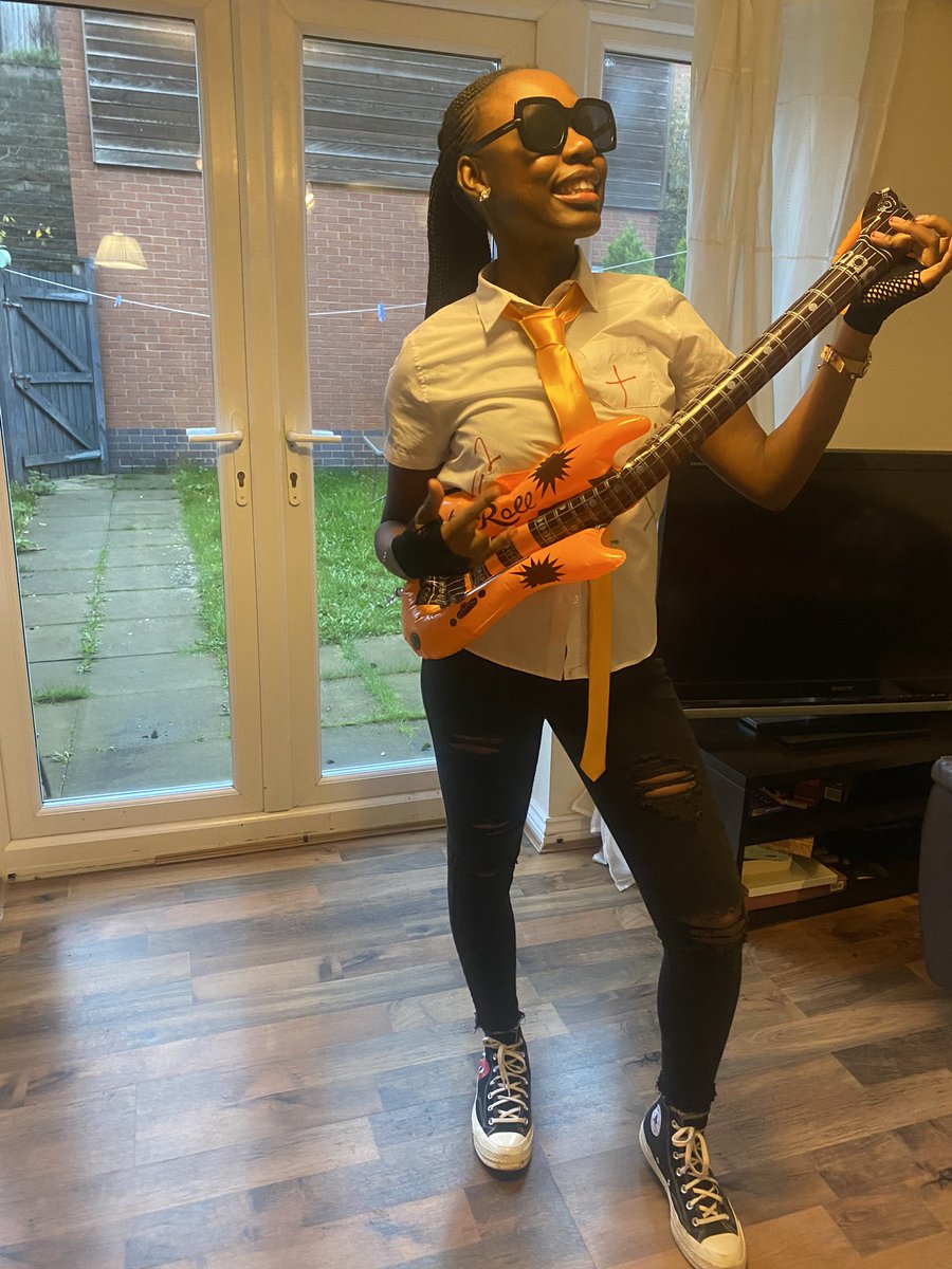 MissWonzeri_x's tweet image. Had soo much FUN today @NuneatonStNics relaunching TT rockstars ! 🤘🏾m4ths lov3➕ r0ck and 9oll 🎸
#MathsWeekEngland #mathsweek2022 #ttrockstars