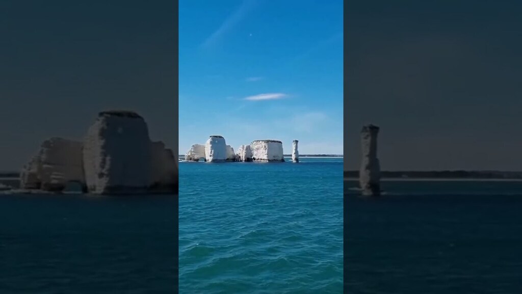 youtu.be/i-_0D2RHECI Cruising the Jurassic Coast in Dorset - taking a circular cruise from Poole Harbour to Swanage. The boat trip travels past Studland and the chain ferry, beyond the stacks and caves of Old Harry Rocks, beyond the white cliffs and … ift.tt/VcLGKO6