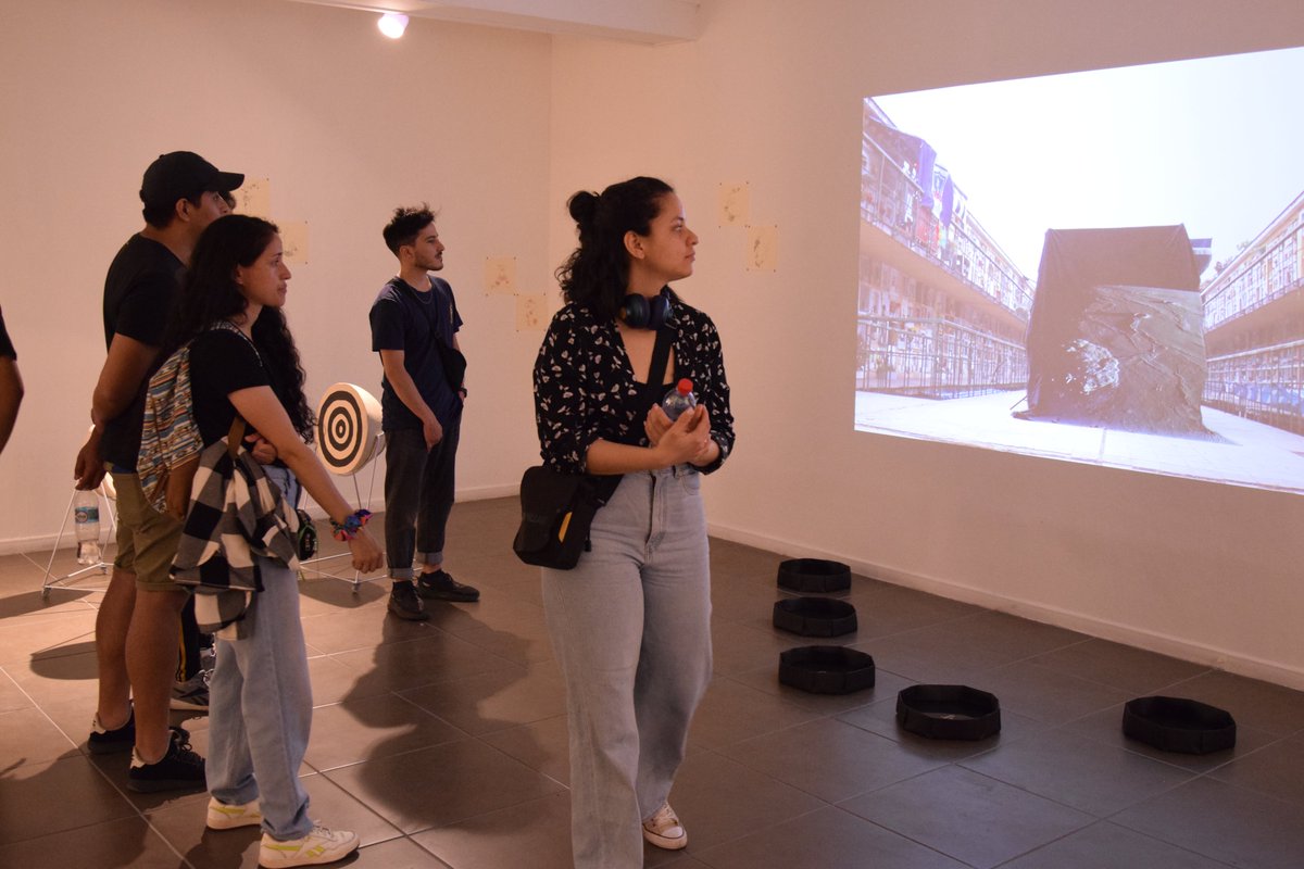 balm_artejoven's tweet photo. 📸 Registro de la muestra "¿Quién dibujó así la Luna?". 🌜
😉 Recuerda que puedes visitar esta #expo hasta 15 de diciembre en nuestra Galería Metropolitana ( 📍 Av. Balmaceda 1215, segundo piso).
Te esperamos de lunes a viernes, de 17 a 20 horas ⏰
🌗 #LAB5 #BalmacedaVisual https://t.co/Z30eHlvX3Z