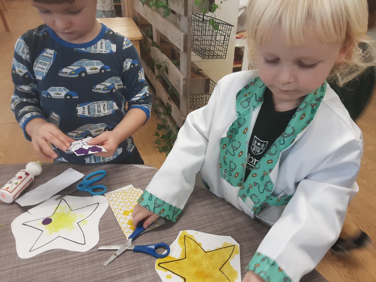 As part of our work during nursery rhyme week this week, for  Twinkle, Twinkle Little Star' Owls decorated stars to make magic wands. <a href="/OwlsAshbridge/">OwlsAshbridge</a>