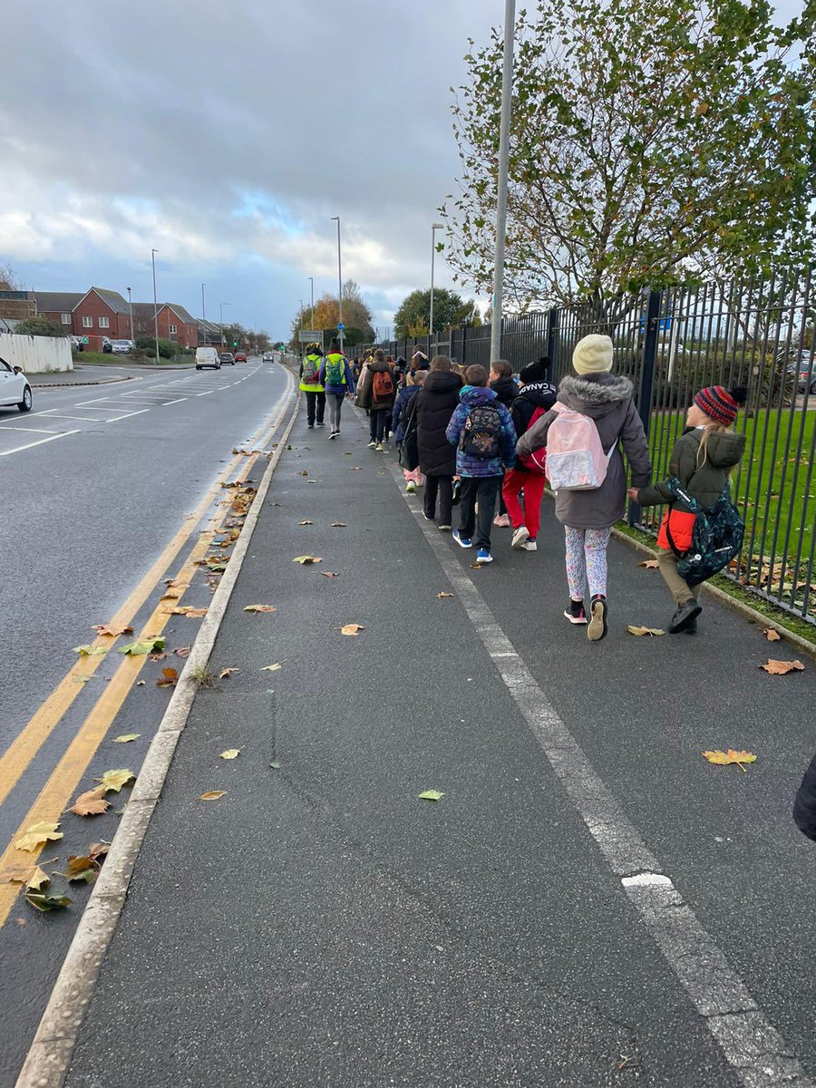 MorfaRhianedd's tweet image. Taith gerdded hynod o lwyddiannus heddiw i flynyddoedd 3, 4, 5 a 6 yn cerdded 7 a hanner milltir yr holl ffordd i Gonwy ac yn ôl! 🙌🙌🙌 A very successful Sponsored Walk today for years 3, 4, 5 and 6. We walked 7 and a half miles to Conwy and back! 🙌🙌🙌