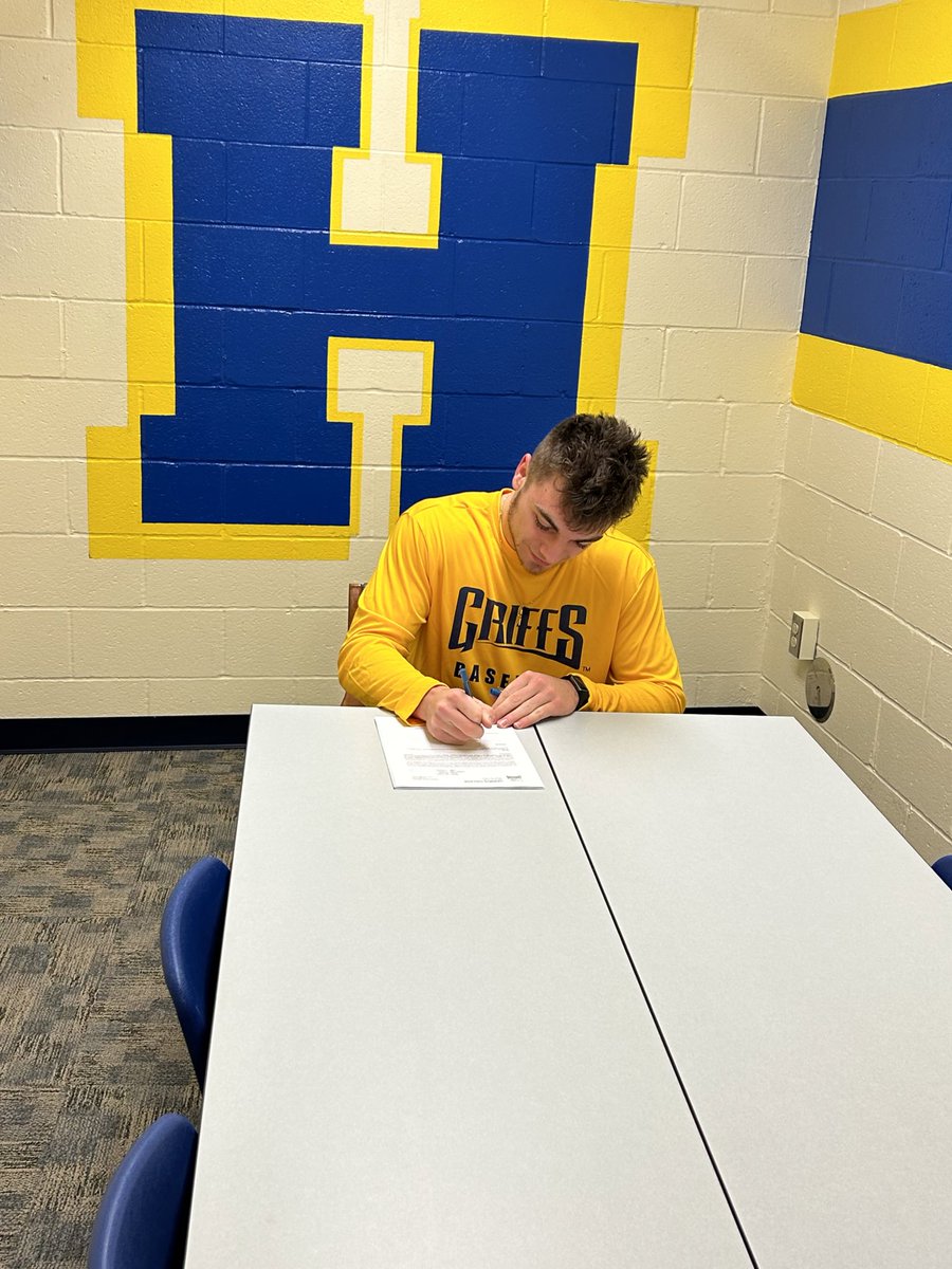 Eric_Weeks8's tweet photo. Official✍️ @GriffsBaseball https://t.co/rNgu8KBD1i