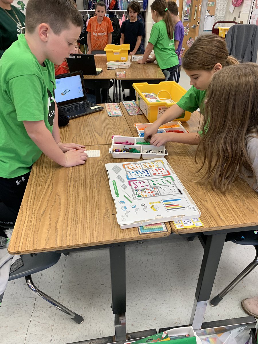 RoundHillES's tweet photo. Ms. Ransom’s third grade showed the Creative and Collaborative skills today while integrating CS, using Lego Spike! #ComputerScience #RHLcodes @csforlcps #5Cs https://t.co/YHDi4CHOB4
