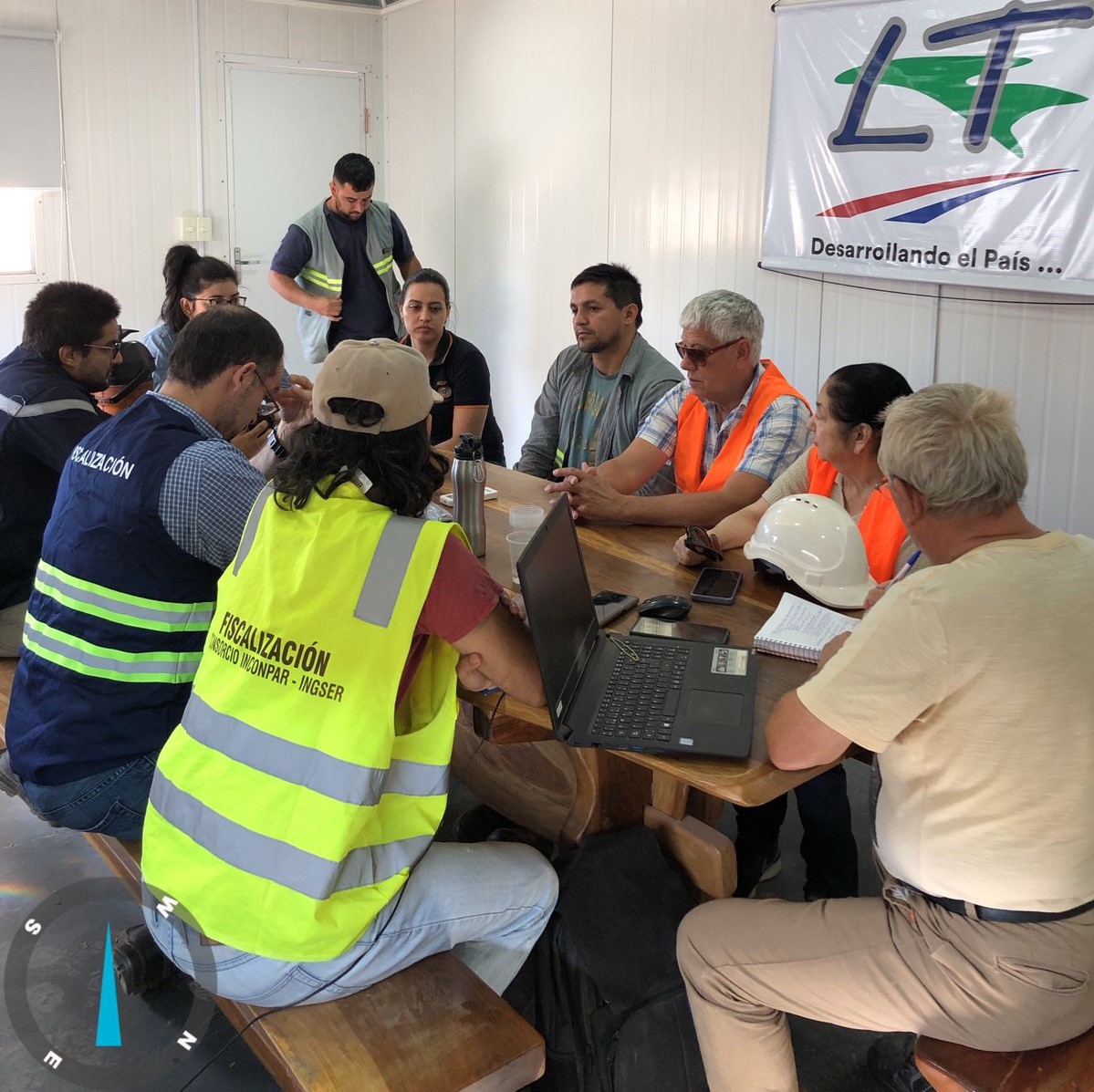 RutaDeLaLechePy's tweet photo. La coordinación y supervisión del área ambiental de Seguridad y de Salud Ocupacional (SySO) de la UEP BID MOPC, llevaron a cabo trabajos de verificación de los 3 lotes de la Ruta de la leche, en compañía de las fiscalizaciones. 
@el_BID @mopcparaguay https://t.co/Q14QCJ2NVO