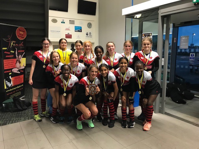 BedfordModern's tweet photo. On Tuesday 15 November the U14A girls’ hockey team became regional hockey champions following their success at the @EnglandHockey Tier 2 Regional Tournament. Read more: https://t.co/CJCNzKKLUL. https://t.co/8upqX5NMRN