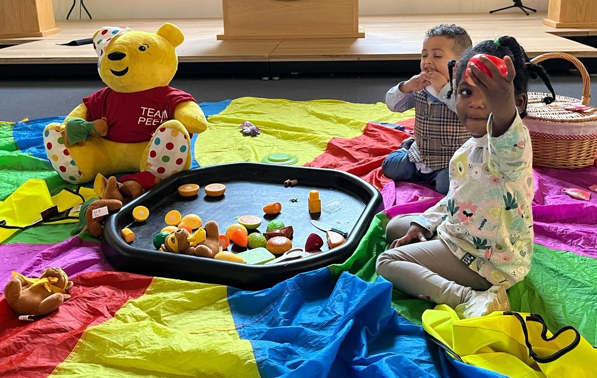 Our PEEK Play Cafe in Garthamlock enjoyed their Pudsey Picnic day so much that we have been asked if we could do it again next week 💛

Sandwich making fun followed by some active play with @KieranPeek & @ailie_peek.
@CattanachSCIO @Actify 
@BBCCiN #PEEKWellbeing 
@PEEK_project_