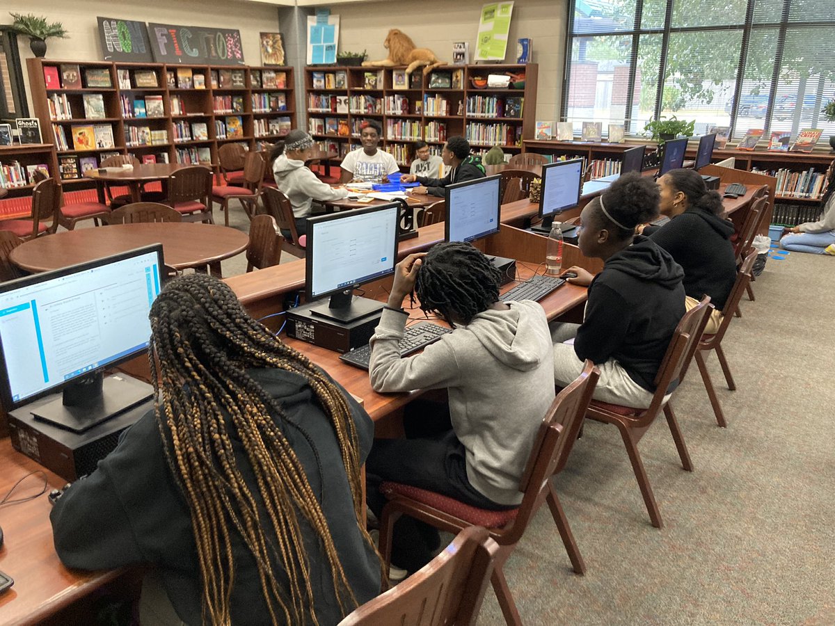 MrsThompson_WMS's tweet image. It’s game day in the library, WITH the option of a homework station. I was pleasantly surprised on how many chose to do their homework over games! #studentautonomy #mathisfun #HumbleMotivationMoves #BeElite_WMS