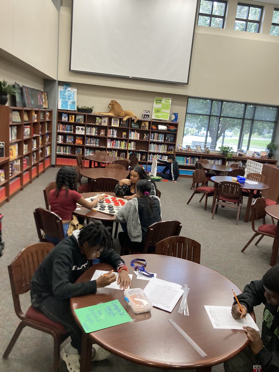 MrsThompson_WMS's tweet image. It’s game day in the library, WITH the option of a homework station. I was pleasantly surprised on how many chose to do their homework over games! #studentautonomy #mathisfun #HumbleMotivationMoves #BeElite_WMS
