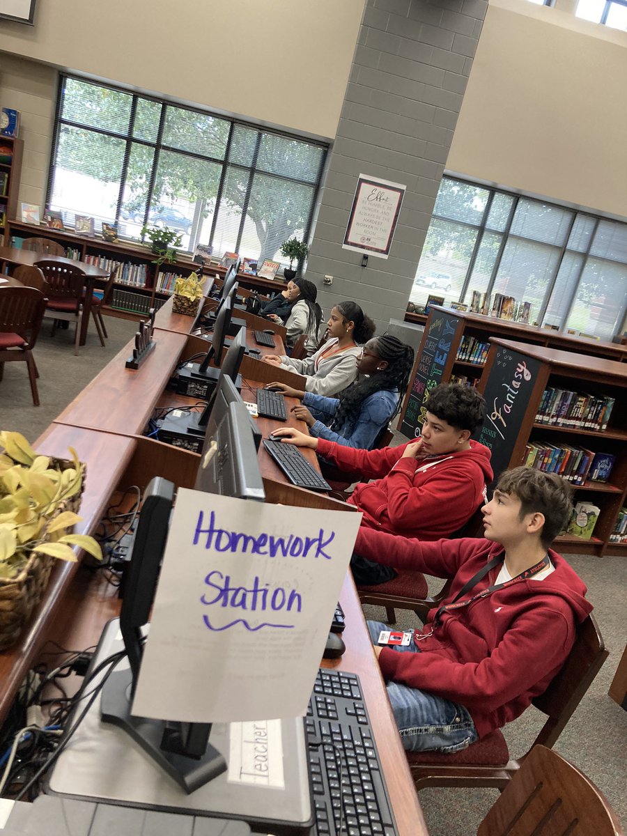 MrsThompson_WMS's tweet image. It’s game day in the library, WITH the option of a homework station. I was pleasantly surprised on how many chose to do their homework over games! #studentautonomy #mathisfun #HumbleMotivationMoves #BeElite_WMS