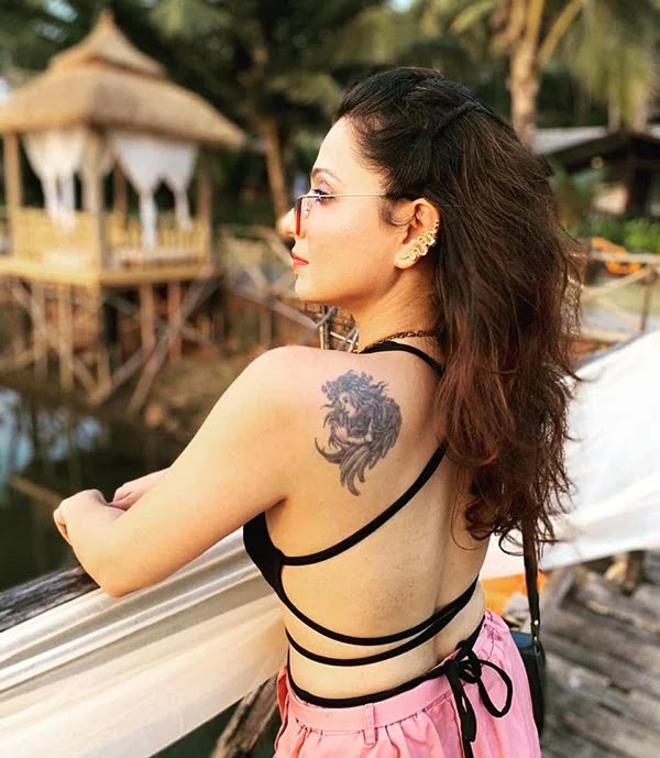 today_bugs's tweet photo. Actress Akanksha Juneja looks breathtaking in this outfit
Saath Nibhana Saathiya 2 famed actress Akansha Juneja seems to carry different styles of outfits effortlessly, be it traditional,
Read more :👇👇👇
https://t.co/0VvyzmFRG7
#todaybugs #akankshajuneja #todaybugs https://t.co/dWVbk5kTa3