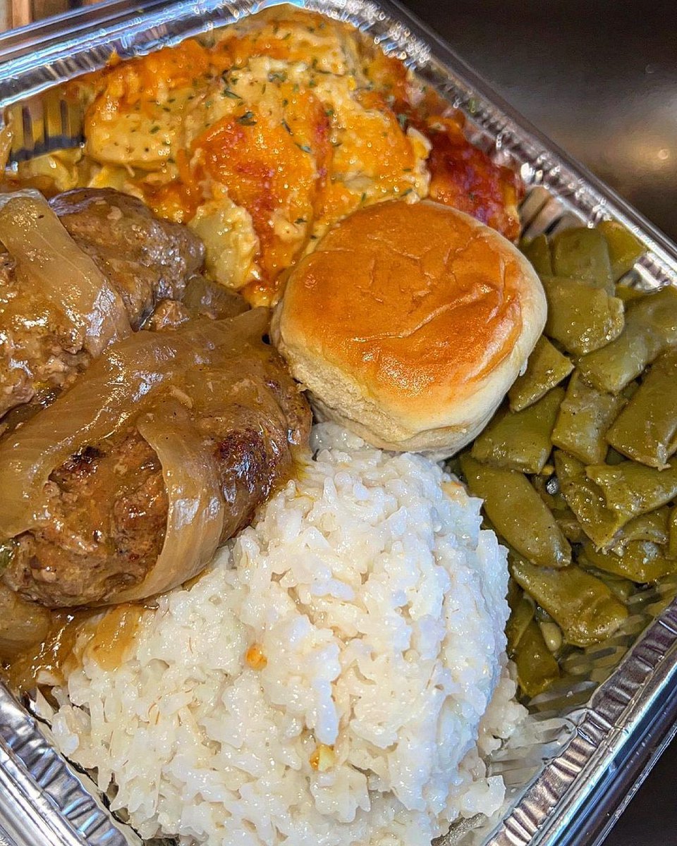 SiriusLeigh_'s tweet photo. Salisbury Steak Meal https://t.co/DmEzZjCpb4