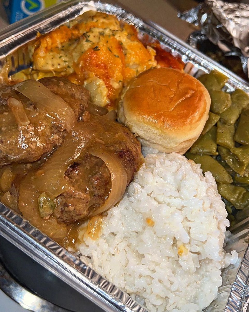 SiriusLeigh_'s tweet photo. Salisbury Steak Meal https://t.co/DmEzZjCpb4