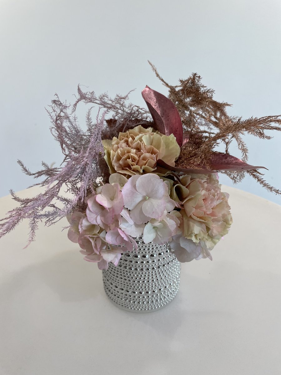 ABFlowersEvents's tweet photo. Congratulations to @madmuseum for kicking off their MAD Ball 2022 gala this week. 

We made this piece of art for the annual benefit! Thank you to my amazing floral design team. https://t.co/eYhhXwGytV