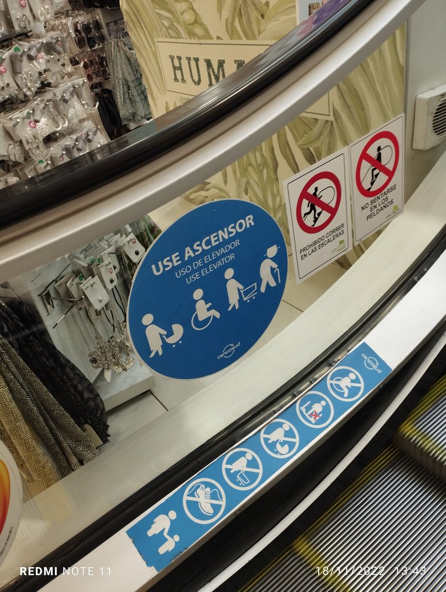 pamelyn07's tweet photo. @tiendas_paris me parece insólito que en la tienda París del Mall Plaza Trébol no tenga ascensor, lo dicho por" jefa Norma Torres la gente con discapacidad deben ir a la tienda del centro" dónde está la inclusión en éste país. No tienen ascensor sólo montacargas. https://t.co/D095TPLExI