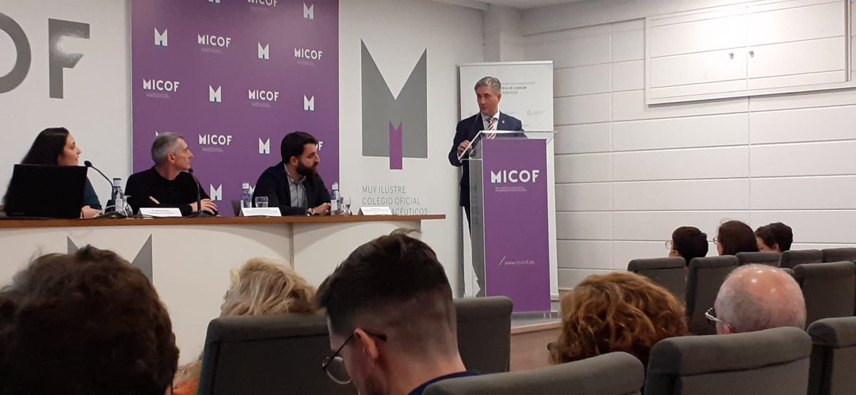 005JUVENTINO's tweet photo. #pañuelosamarillos @micofvlc Hoy mesa de la AECC, actividad física en cáncer infantil, importantes testimonios de pacientes y agentes sociales. https://t.co/ULxO0Bi9OI