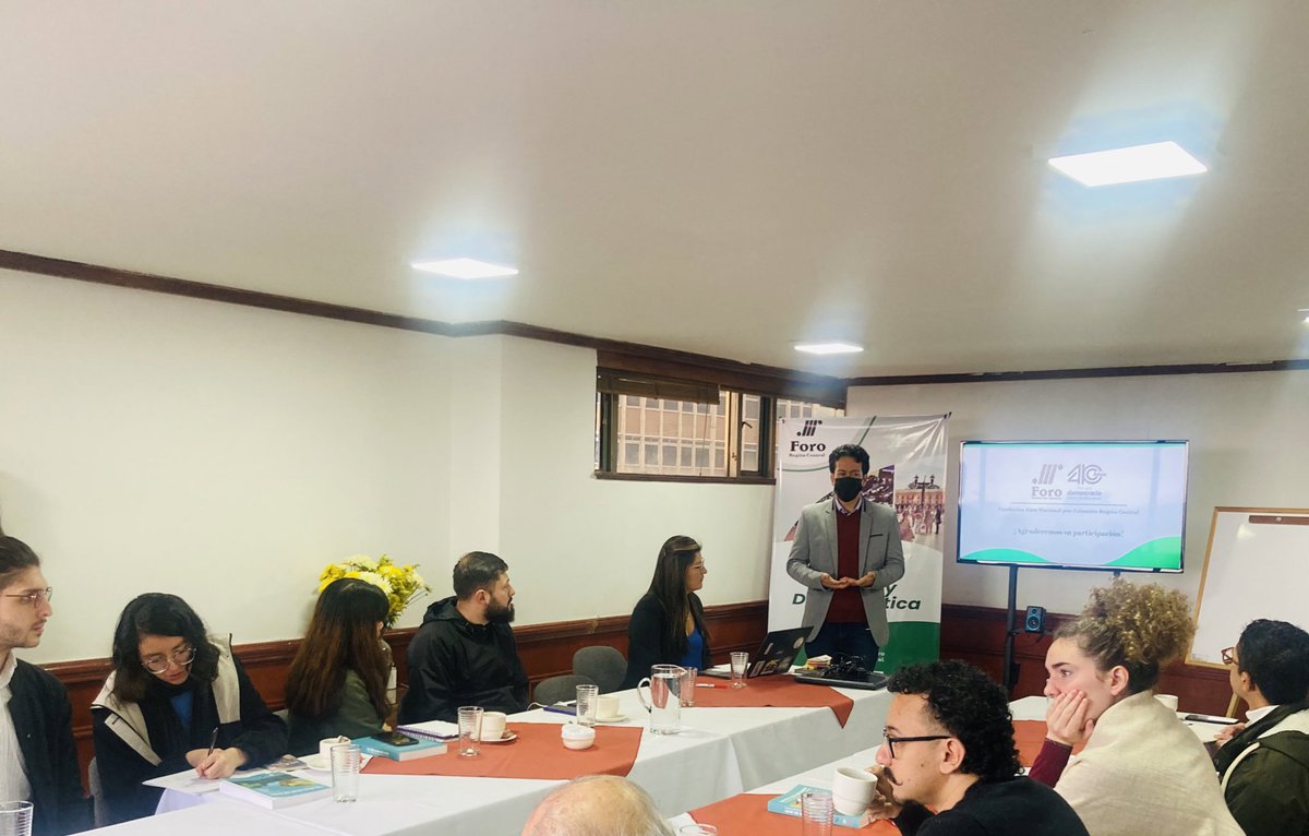 ForoRegCentral_'s tweet photo. #Hoy estuvimos dialogando con diferentes entidades y organizaciones acerca de las apuestas para el seguimiento a las recomendaciones del Informe Final de la @ComisionVerdadC. 

Este espacio, buscó precisar acciones y articulaciones para apoyar la construcción de paz en el país.🇨🇴 https://t.co/y6xWMa7OyO