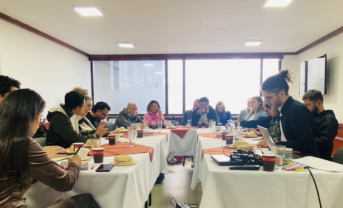ForoRegCentral_'s tweet photo. #Hoy estuvimos dialogando con diferentes entidades y organizaciones acerca de las apuestas para el seguimiento a las recomendaciones del Informe Final de la @ComisionVerdadC. 

Este espacio, buscó precisar acciones y articulaciones para apoyar la construcción de paz en el país.🇨🇴 https://t.co/y6xWMa7OyO