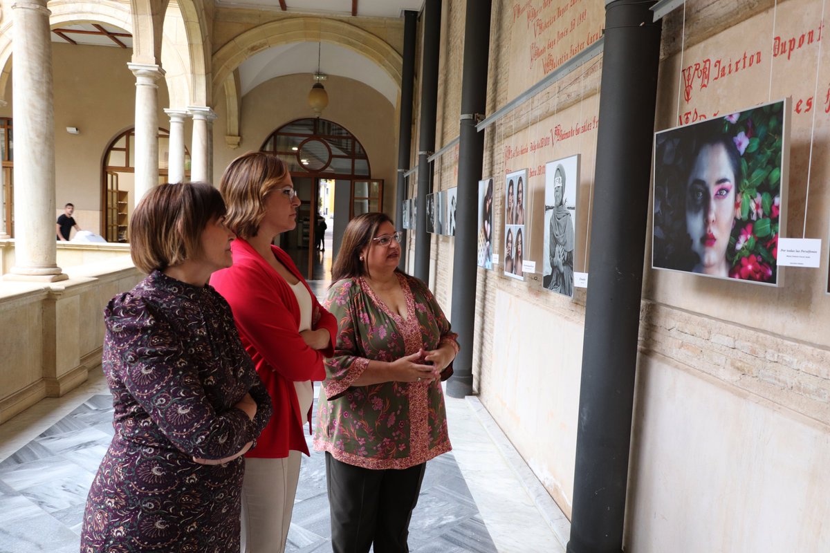 VicepresidenRM's tweet photo. 👉 Dicha exposición, que se podrá visitar hasta el 30 NOV en el campus de la Merced, tiene como objetivo la sensibilización, prevención y denuncia de las situaciones de violencia contra las mujeres y desigualdades de género.

#VicepresidenRM #ViolenciaDeGenero #25Noviembre https://t.co/E0HnUnEs52